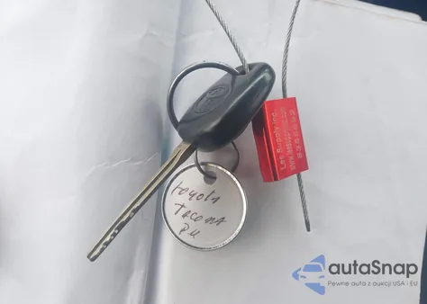 2010 Toyota Tacoma Prerunner V6 z USA, uszkodzony, nr VIN 3TMJU4GNXAM104852